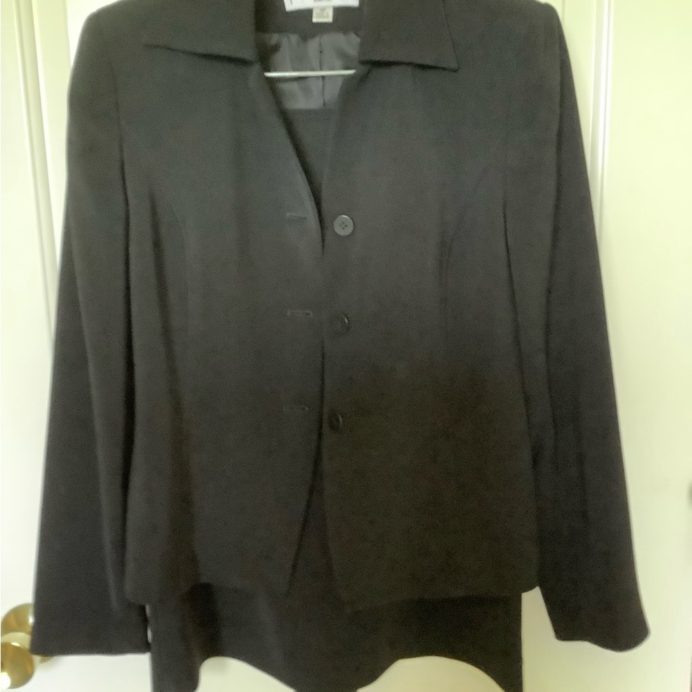 Women’s Business Suit by LE SUIT
2 Piece